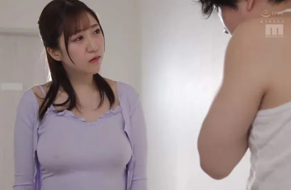 Cậu học trò làm liều với cô giáo vú bự không mặc áo ngực ở phòng y tế